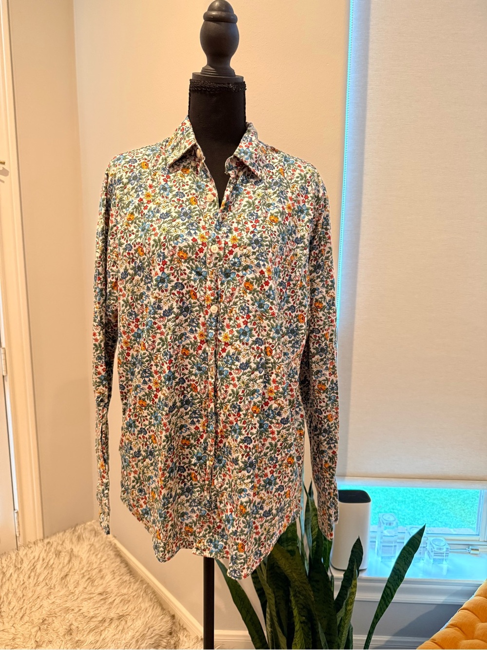 American Eagle Outfitters Floral Button-Down Shirt in Blue, Green, Red